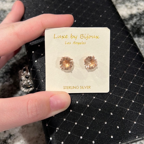 Jewelry - Luxe by bijoux earrings